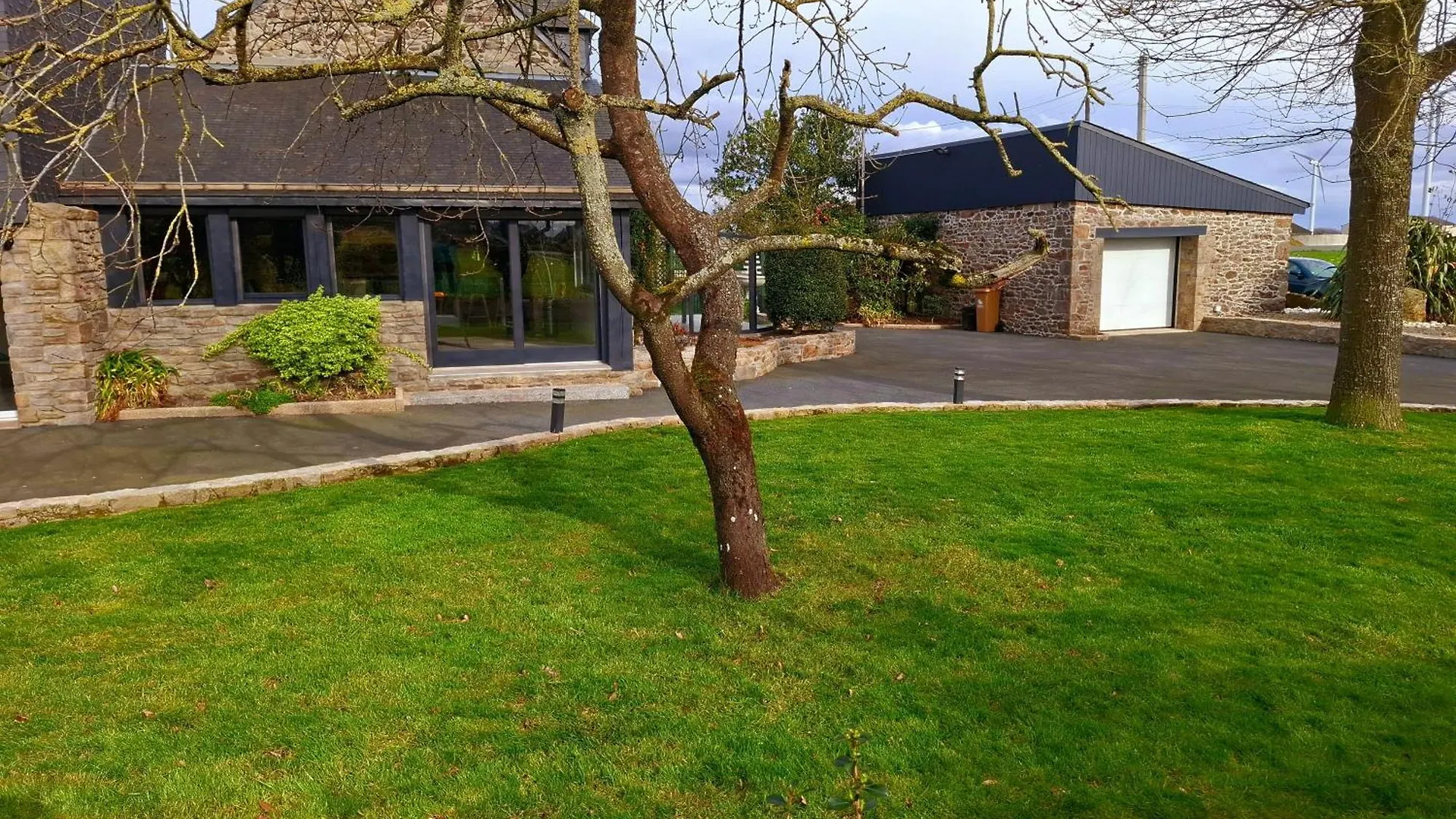 Holiday home Chez Marie-Celine - Maison Avec Jacuzzi A 20 Min Du Val Andre Plestan